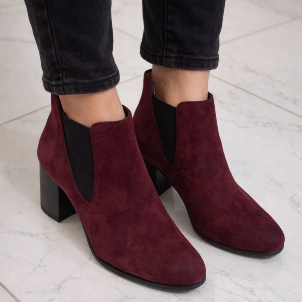 Franco Sarto  Burgundy Suede Loafers Heels Sz 8.5 (40)